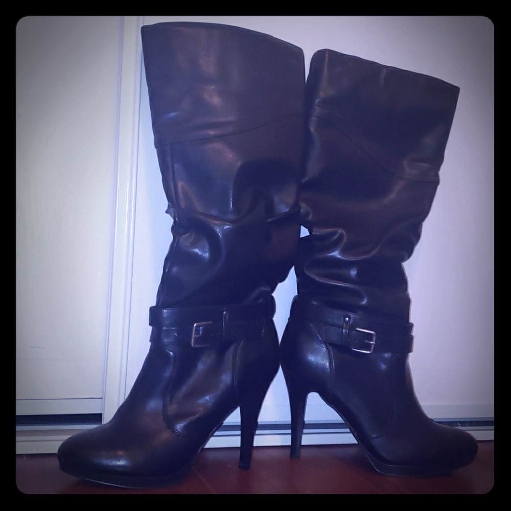 Black Boots for WOMEN. 🙂